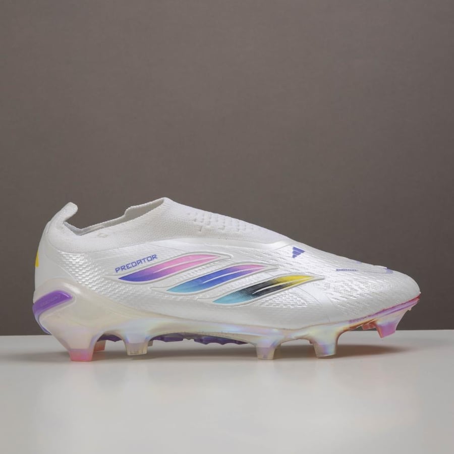 جزمة كرة قدم Adidas