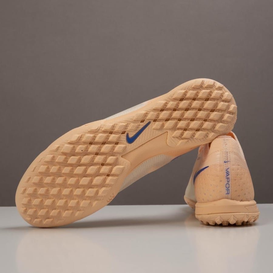 جزمة كرة قدم Nike