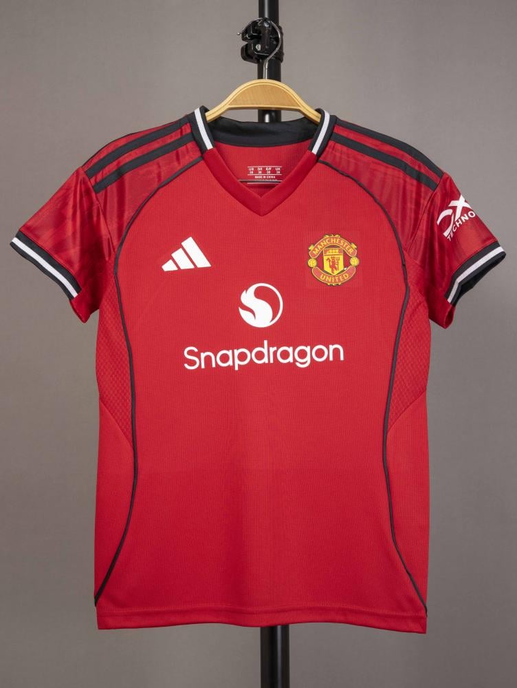 Manchester United main kit children 25/26