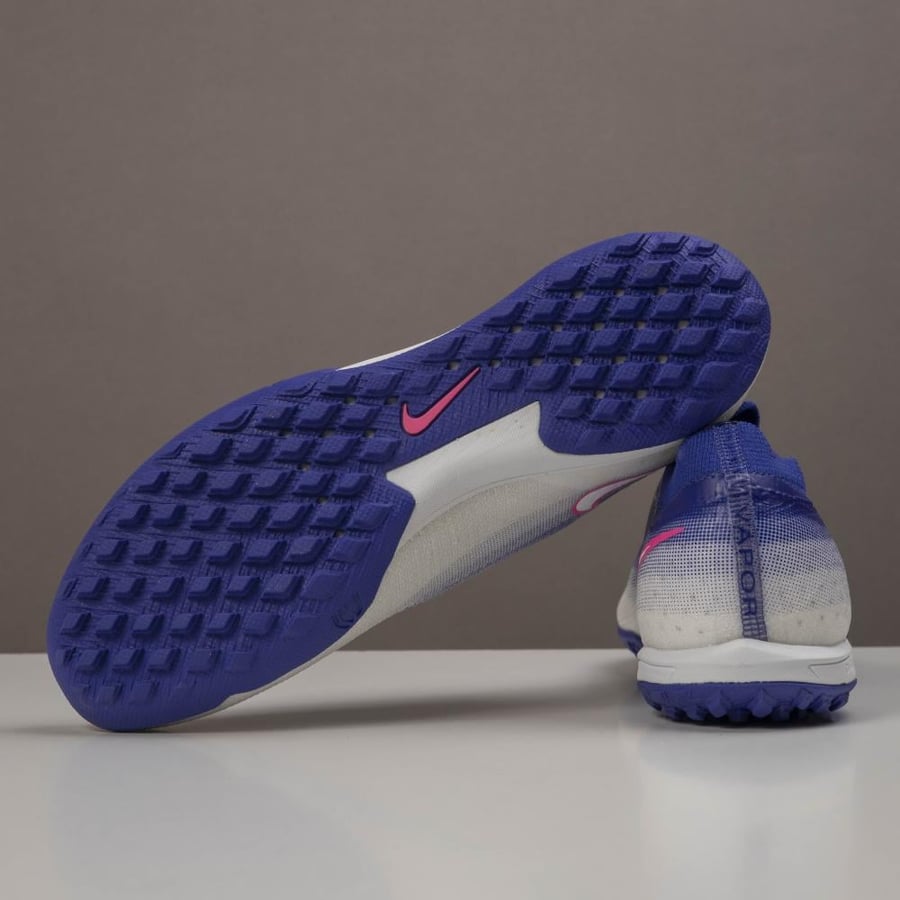 جزمة كرة قدم Nike