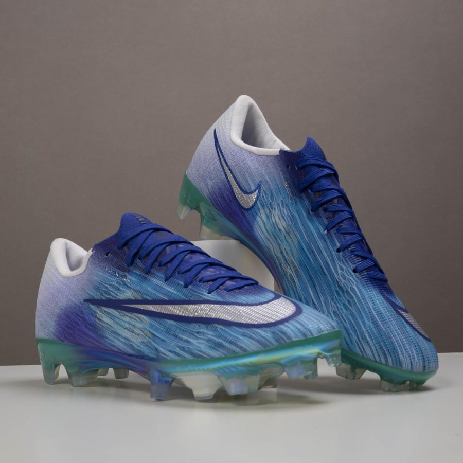 جزمة كرة قدم Nike