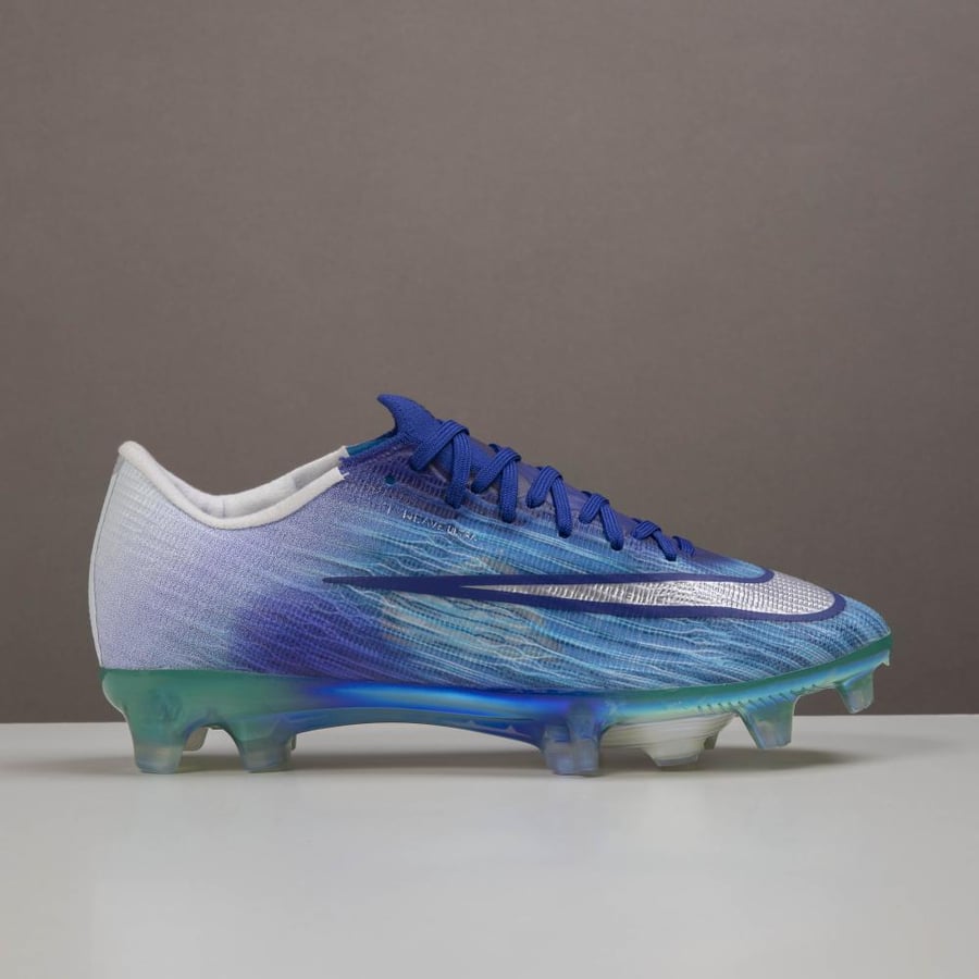 جزمة كرة قدم Nike