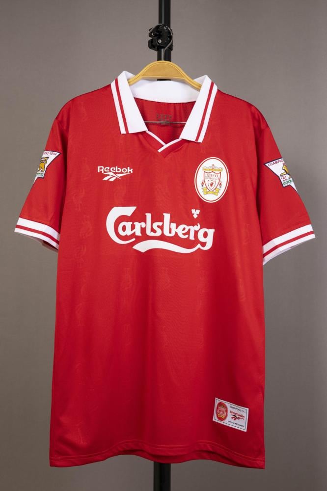طقم ليفربول الاساسي 2005