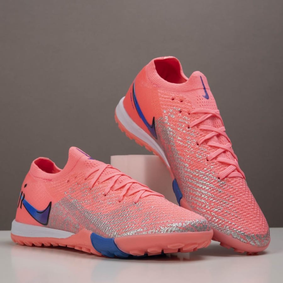 جزمة كرة قدم Nike