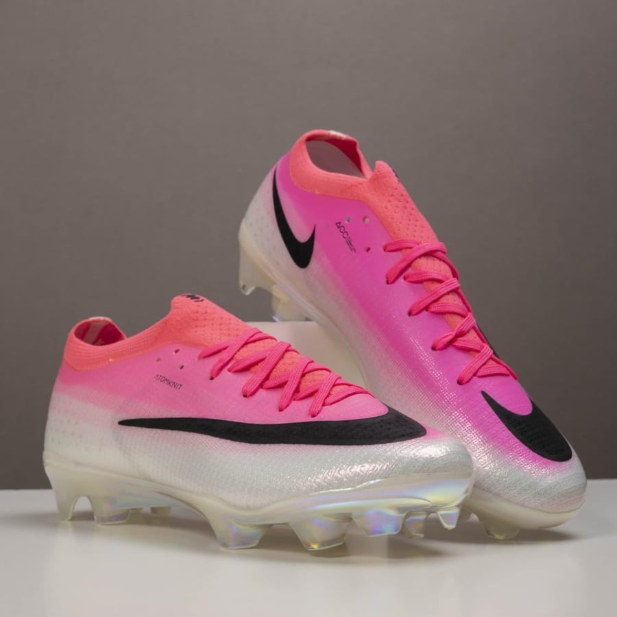 جزمة كرة قدم Nike