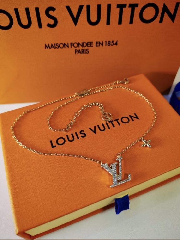 LOUIS VUlTTON