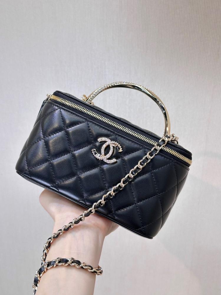 Chanel Classic with gold round chain – powder pink
