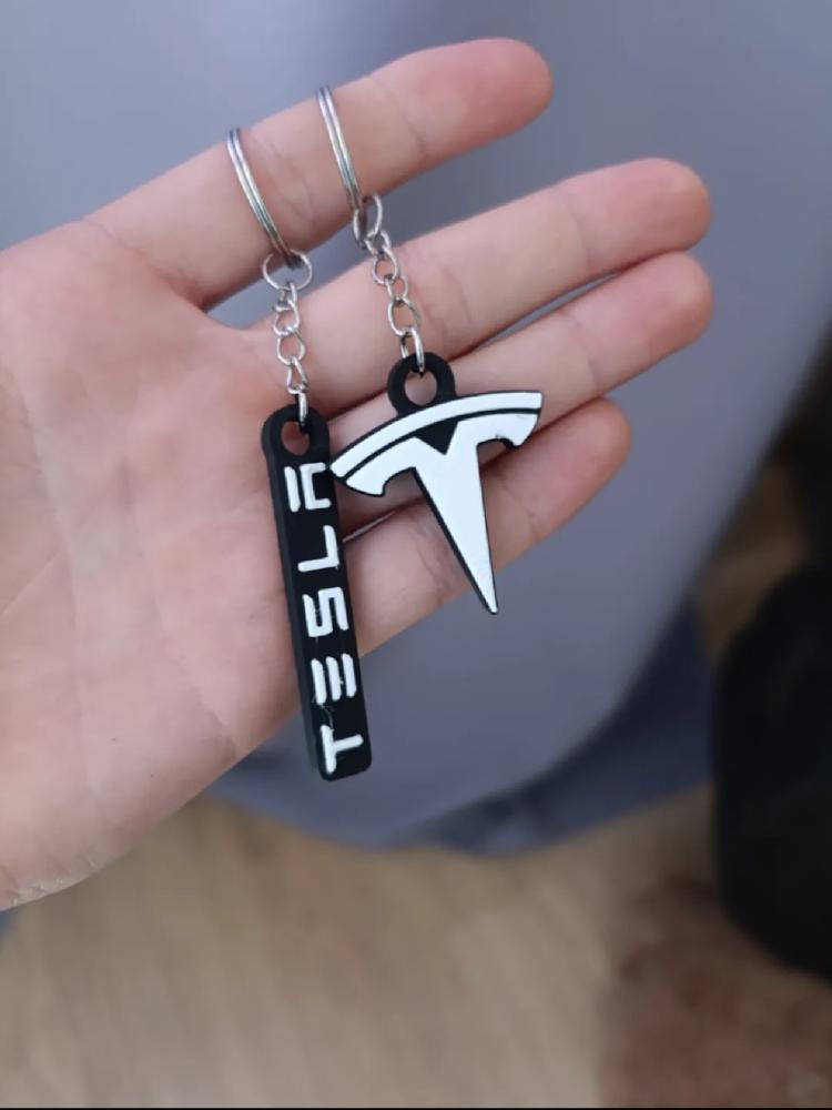 ميداليات مفاتيح Tesla
