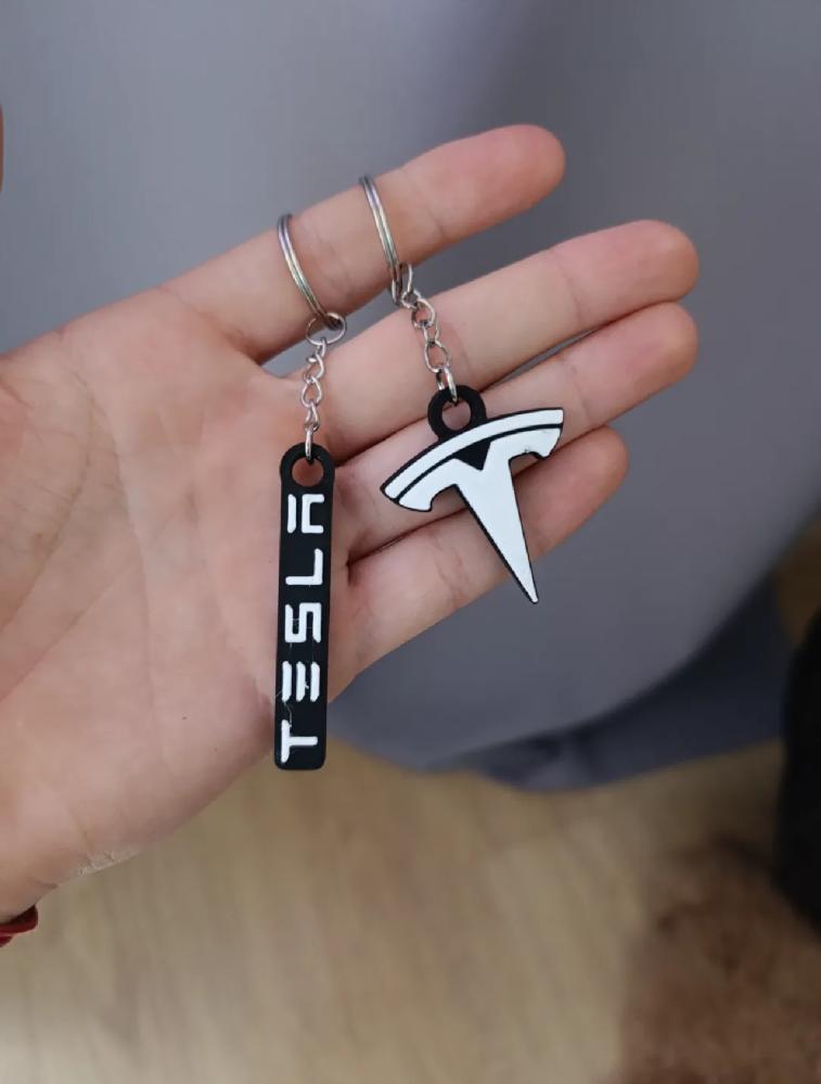 ميداليات مفاتيح Tesla