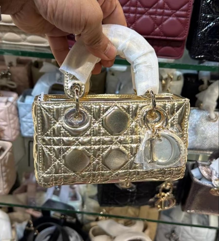 شنط حجم صغير لون فضي أو ذهبي جودة عالية
