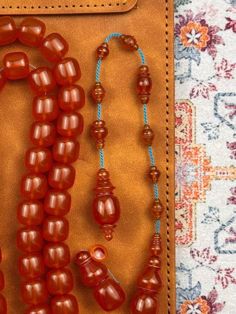 سبحة فاتوران صندوقي شبيه المكعبات اليمنية مشمشي - خراطة الشمور (١١*١١ ملم - ٦١ خرزة)