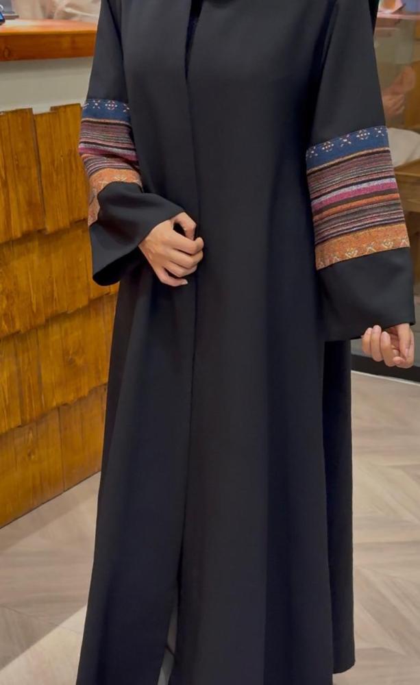 عباية ملونة من الاكمام