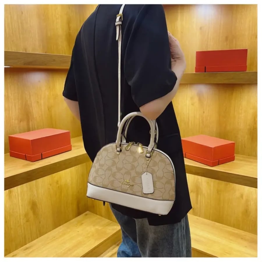 شنطة Coach