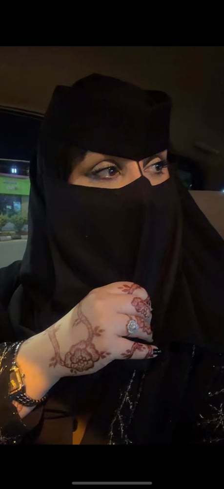 برقع هيفاء منكوس