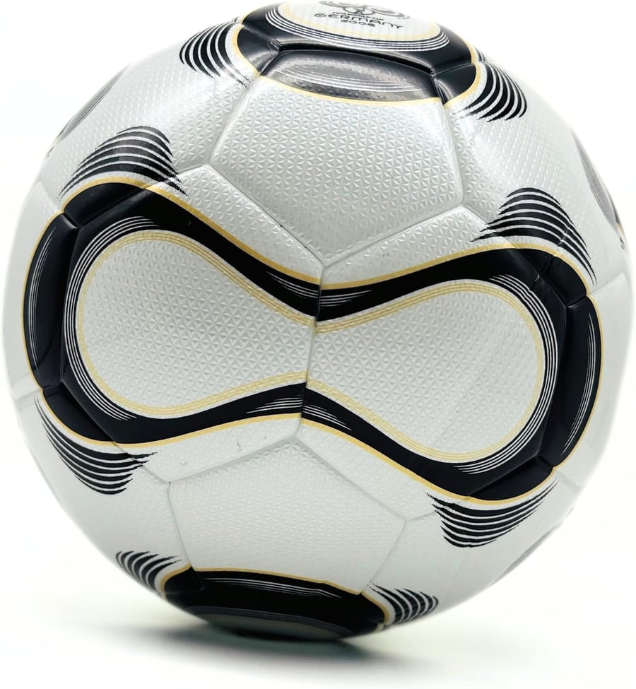 كرة مباراة كاس العالم المانيا 2006، مقاس 5، تصميم ابيض واسود ذهبي