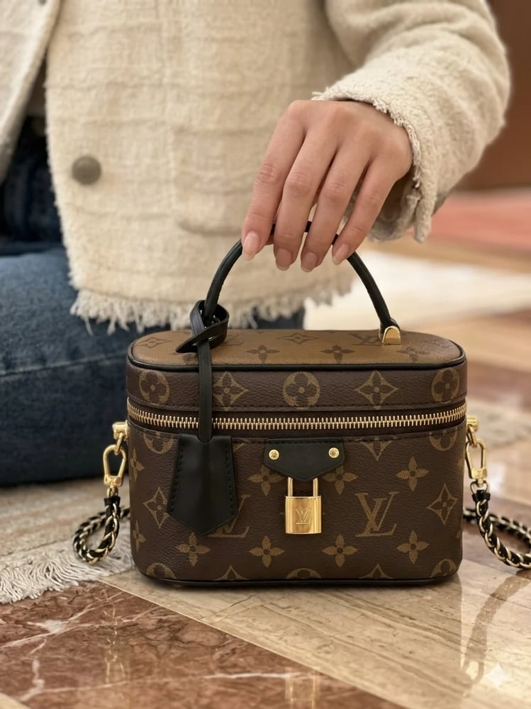 حقيبة فانيتي كيس" (Vanity Case) من  لويس فيتون.