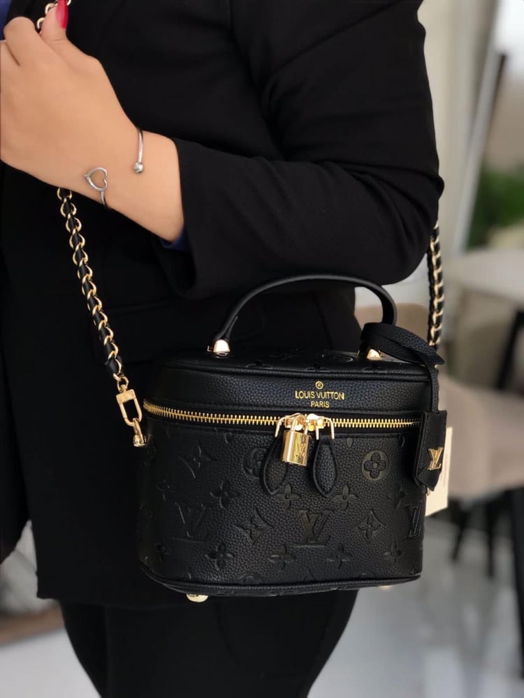 حقيبة فانيتي كيس" (Vanity Case) من  لويس فيتون.