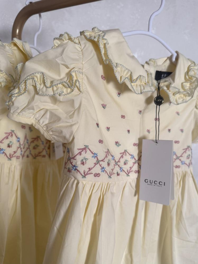 Gucci lemon-colored elegant dress decorated with ruffles on the collar and shoulder