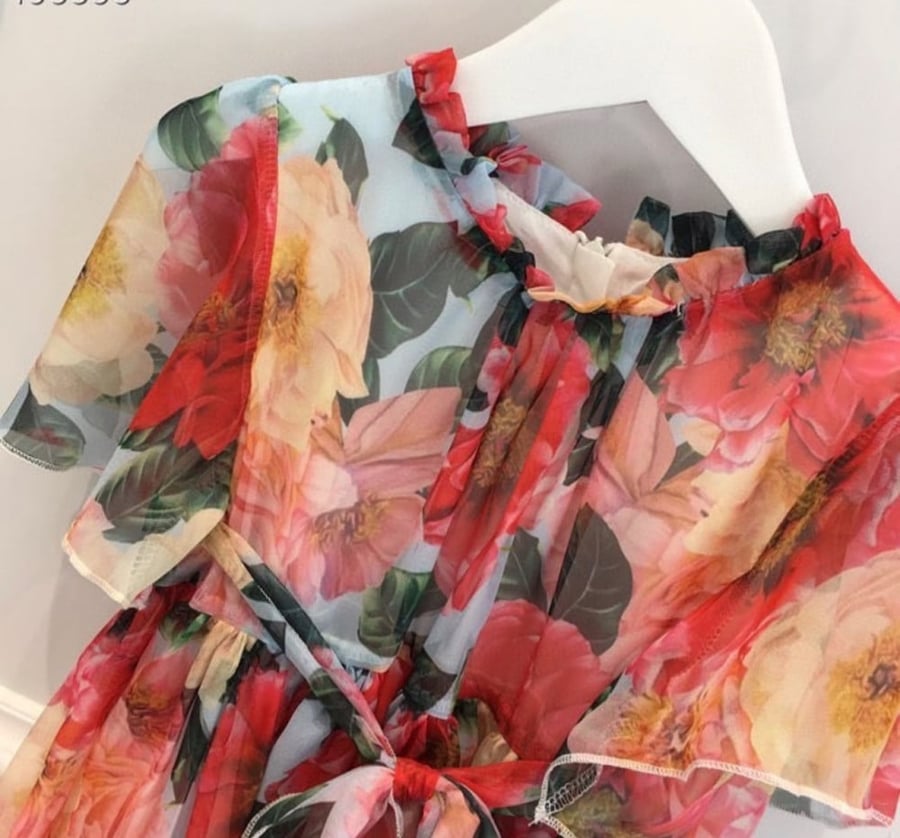 فستان D&G بربطة ع الخصر