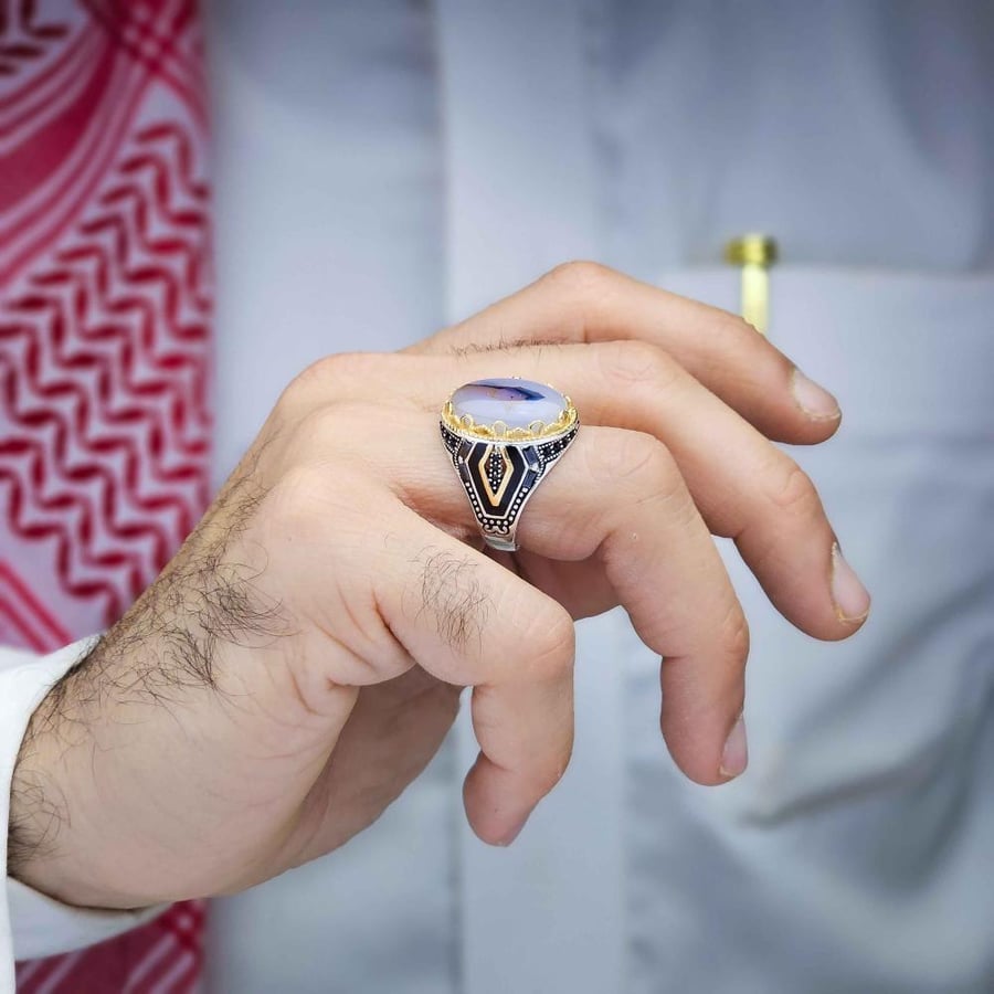Silver ring with Yemeni agate, decorated, engraved