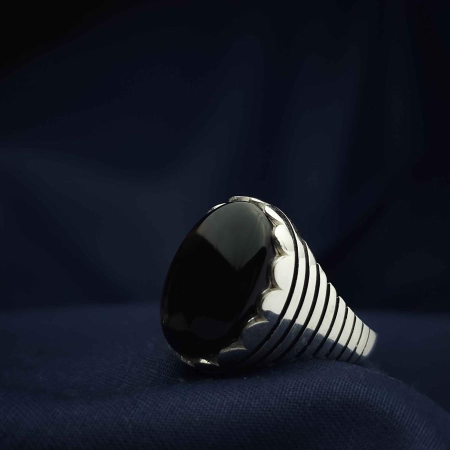 Silver ring with Yemeni black agate