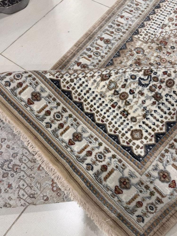 Luxury classic carpet with intricate oriental patterns – elegant carpet for the living room and majlis