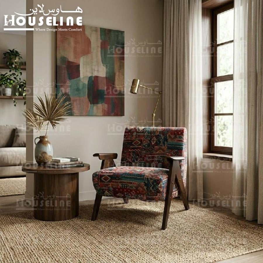 كرسي استقبال خشبي بقماش مزخرف بنقوش تراثية بتصميم مريح للمجالس