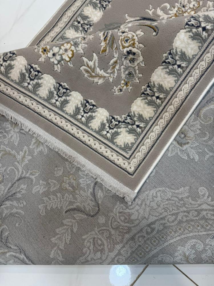 Classic carpet with decorative pattern – neutral gray color