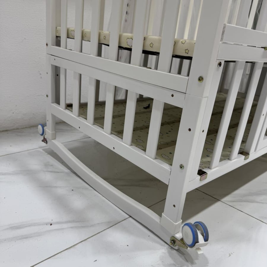 The white halo cradle – a royal luxury for the softness of beginnings