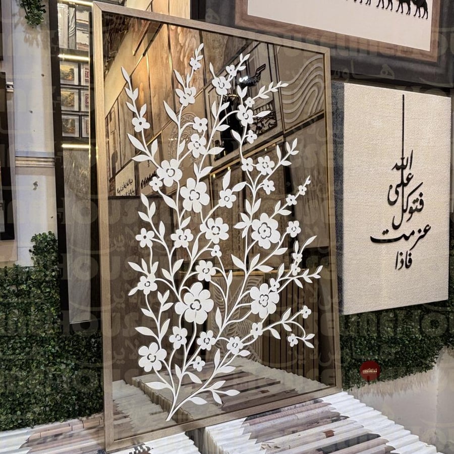 مرآة زهور الرُقي – مرآة ديكور فاخرة بتصميم نباتي أنيق