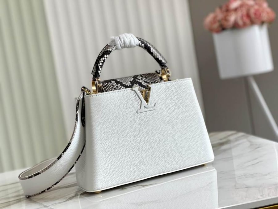 Louis Vuitton Capset size 27cm