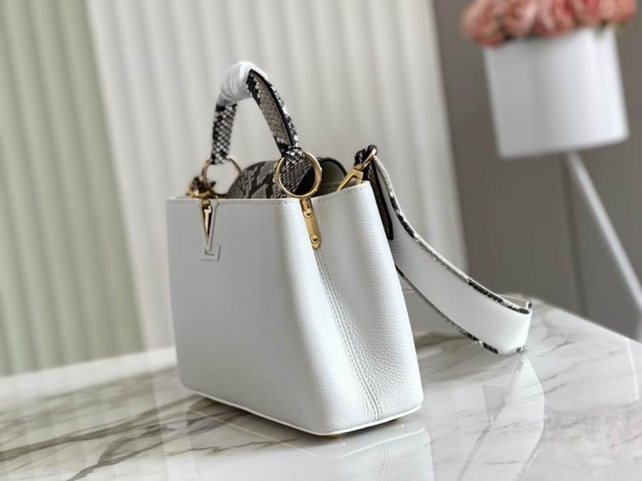 Louis Vuitton Capset size 27cm