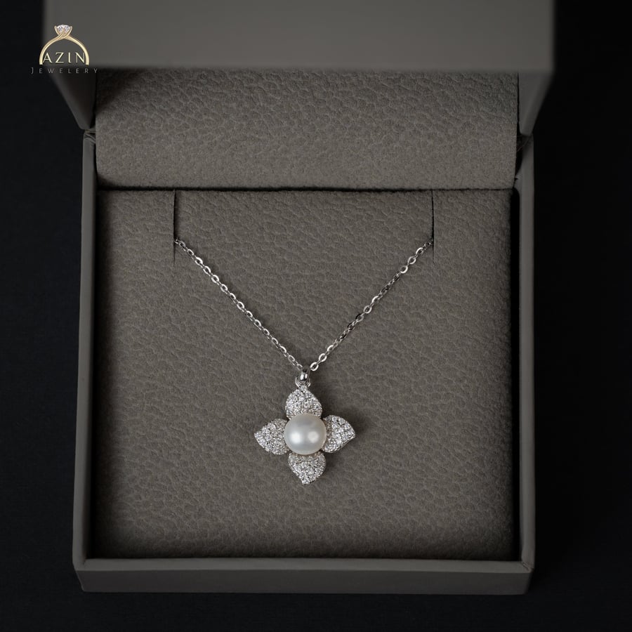 Distinctive Flower Necklace with a Pearl | 925 Sterling Silver
