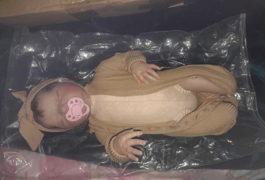 دميه طفل واقعي مع مجموعة متكامله