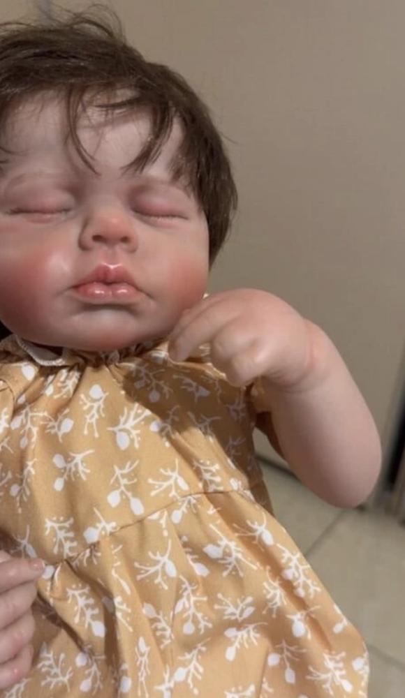 دميه طفلة واقعية مع مجموعة متكامله