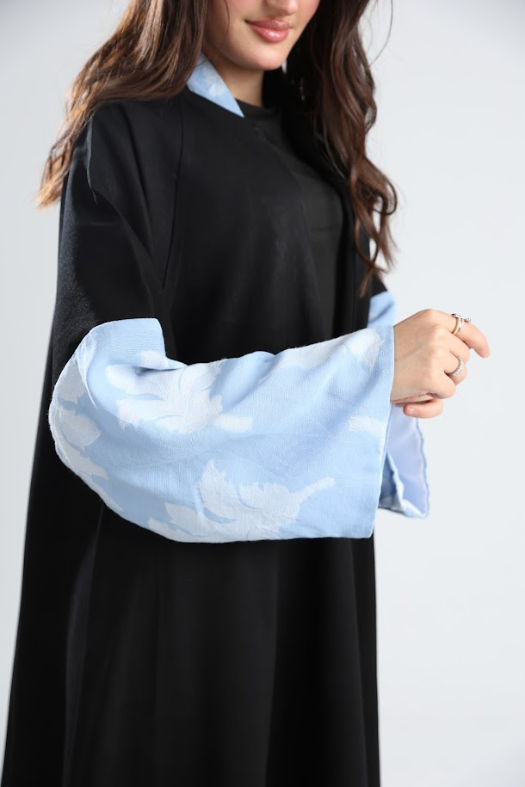 عبايه اكمام واسعه