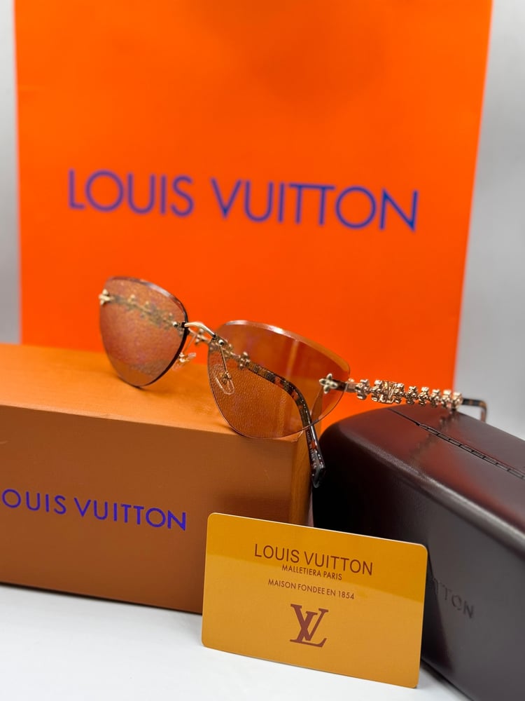 نظارة شمسية من ماركة LOUIS VUITTON كلاسيكية خالدة
