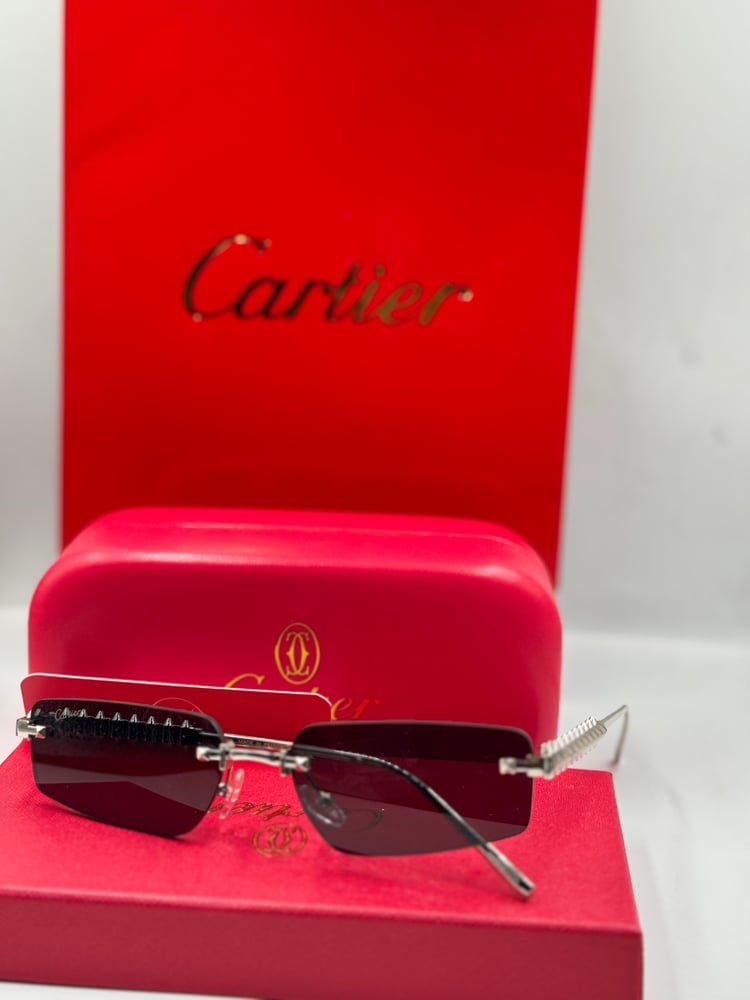 نظارة شمسية من ماركة Cartier