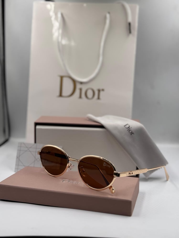 نظارة شمسية من ماركة Dior