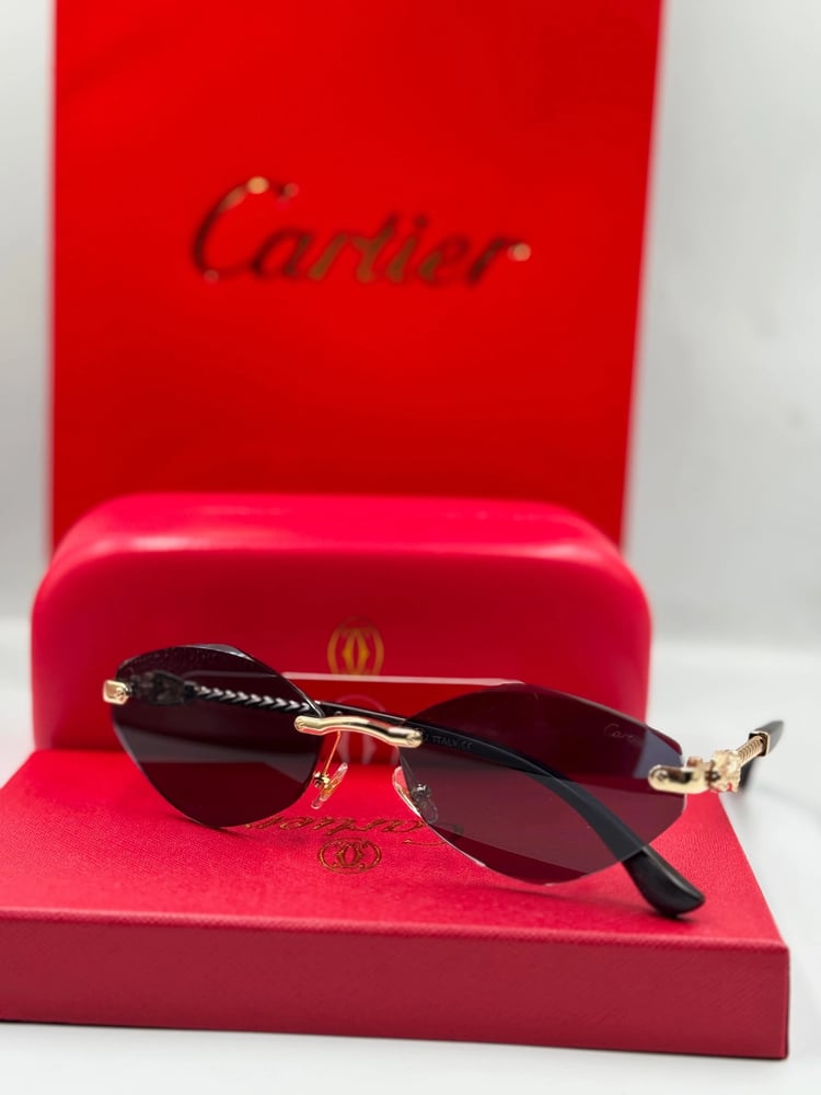 نظارة شمسية من ماركة Cartier