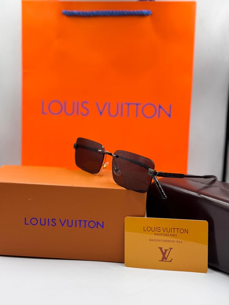 نظارة شمسية من ماركة LOUIS VUITTON قطعة أساسية فاخرة