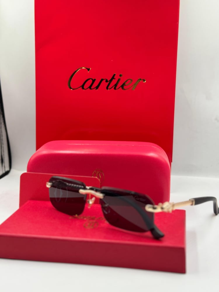 نظارة شمسية من ماركة Cartier