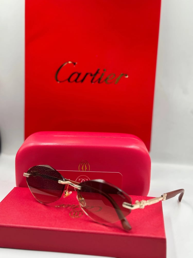 نظارة شمسية من ماركة Cartier