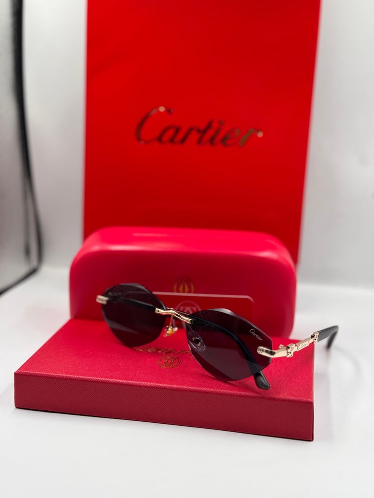 نظارة شمسية من ماركة Cartier