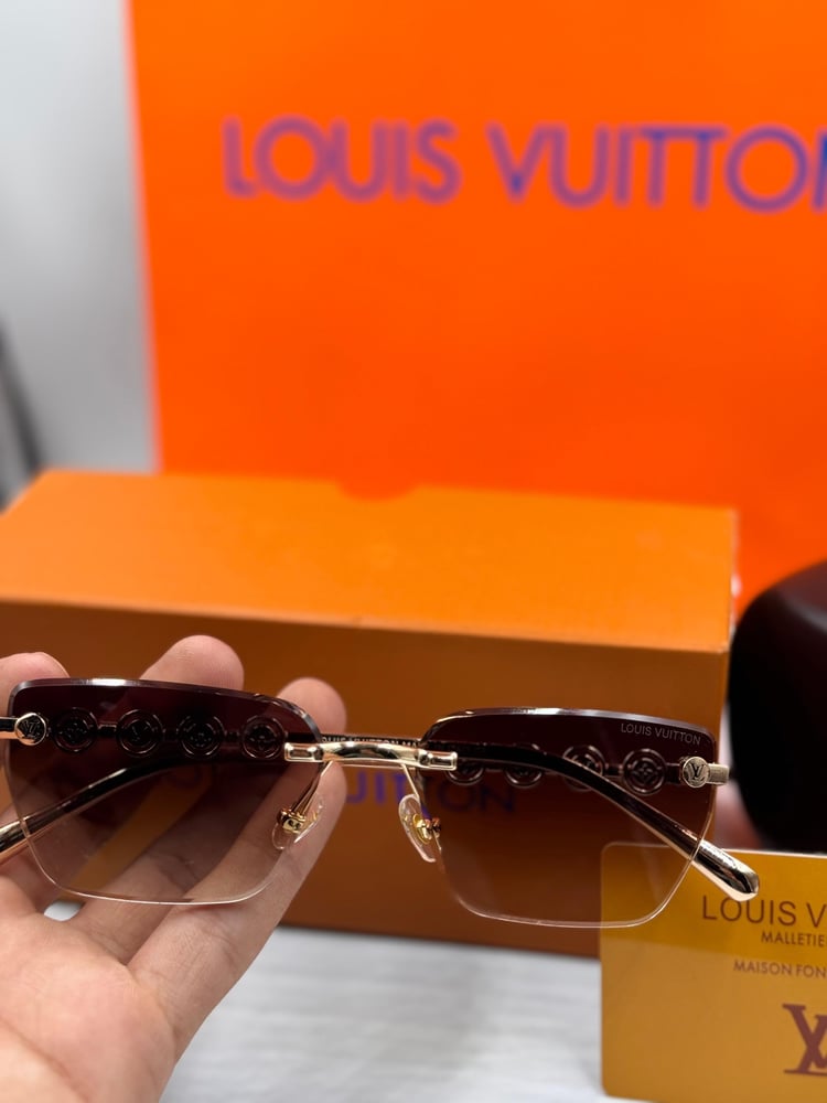نظارة شمسية من ماركة LOUIS VUITTON للمناسبات والسفر