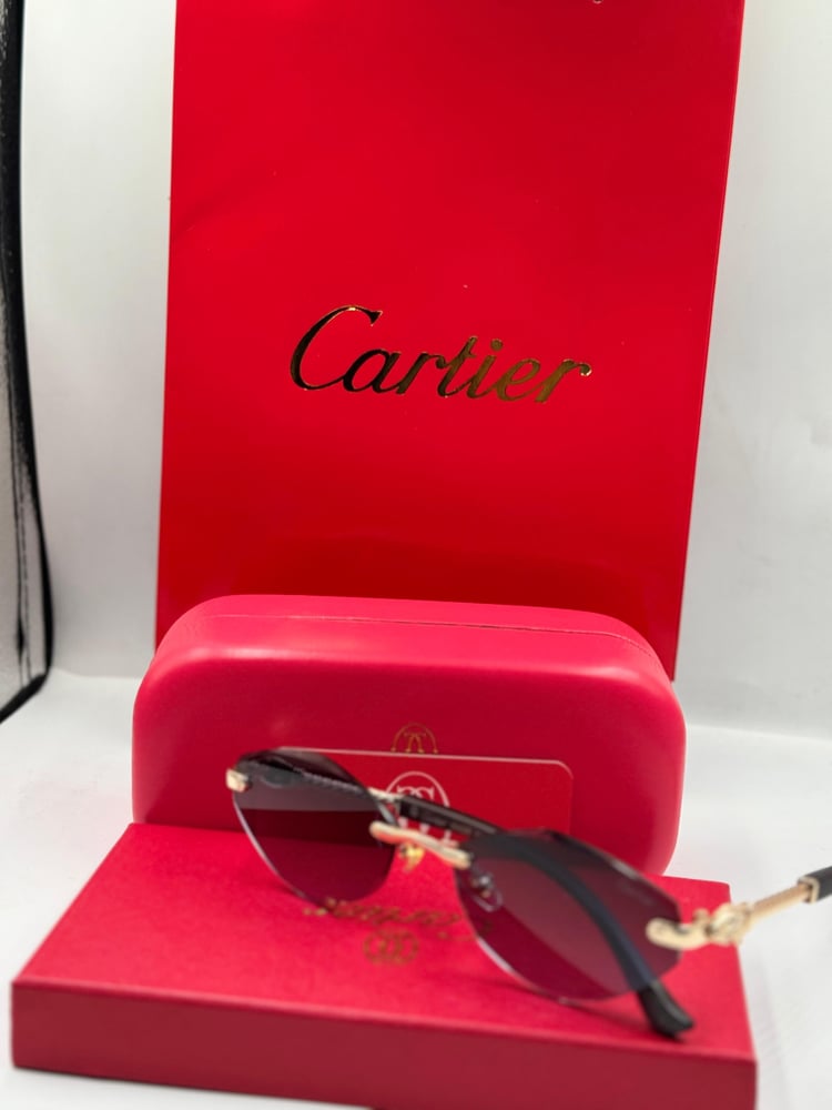 نظارة شمسية من ماركة Cartier