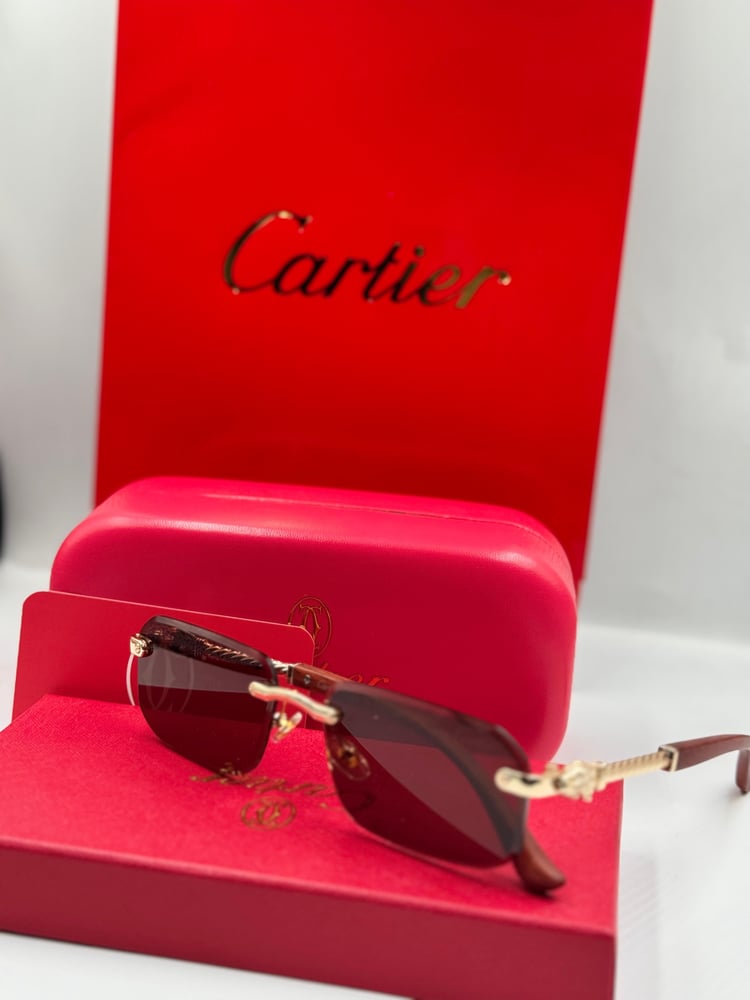 نظارة شمسية من ماركة Cartier