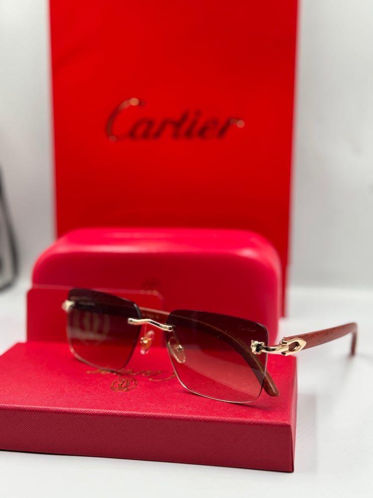نظارة شمسية من ماركة Cartier