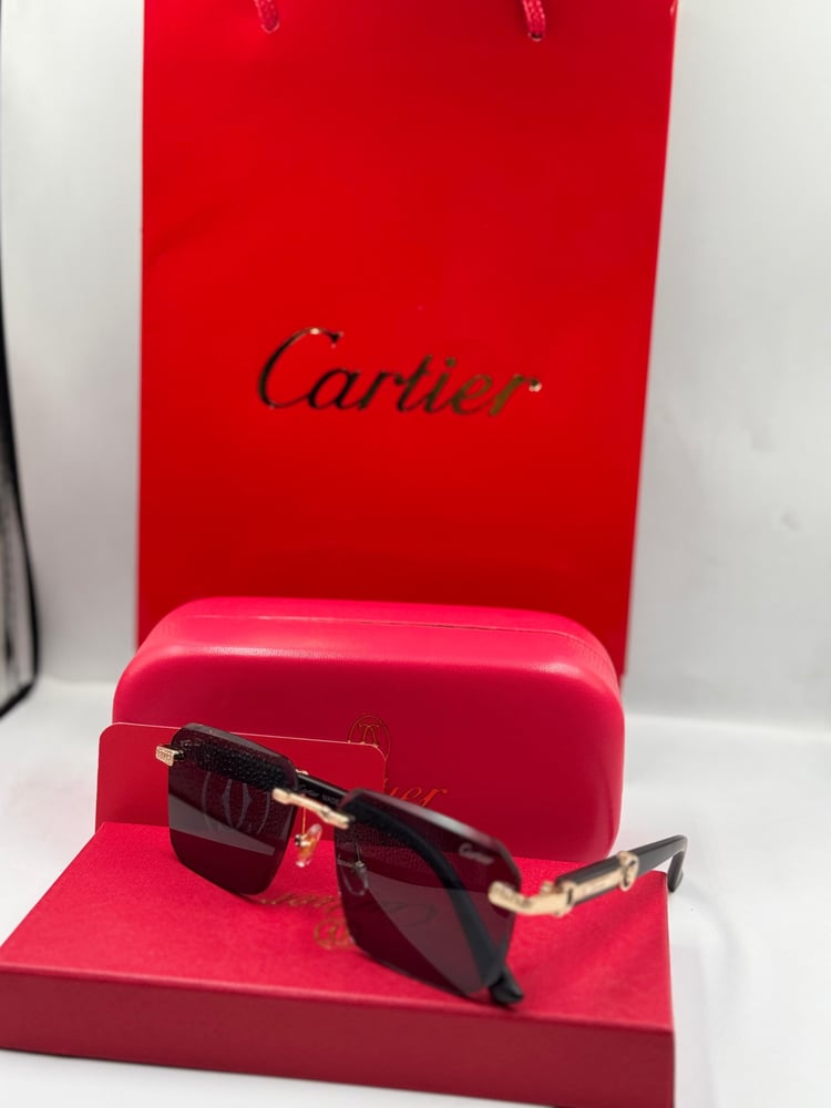 نظارة شمسية من ماركة Cartier