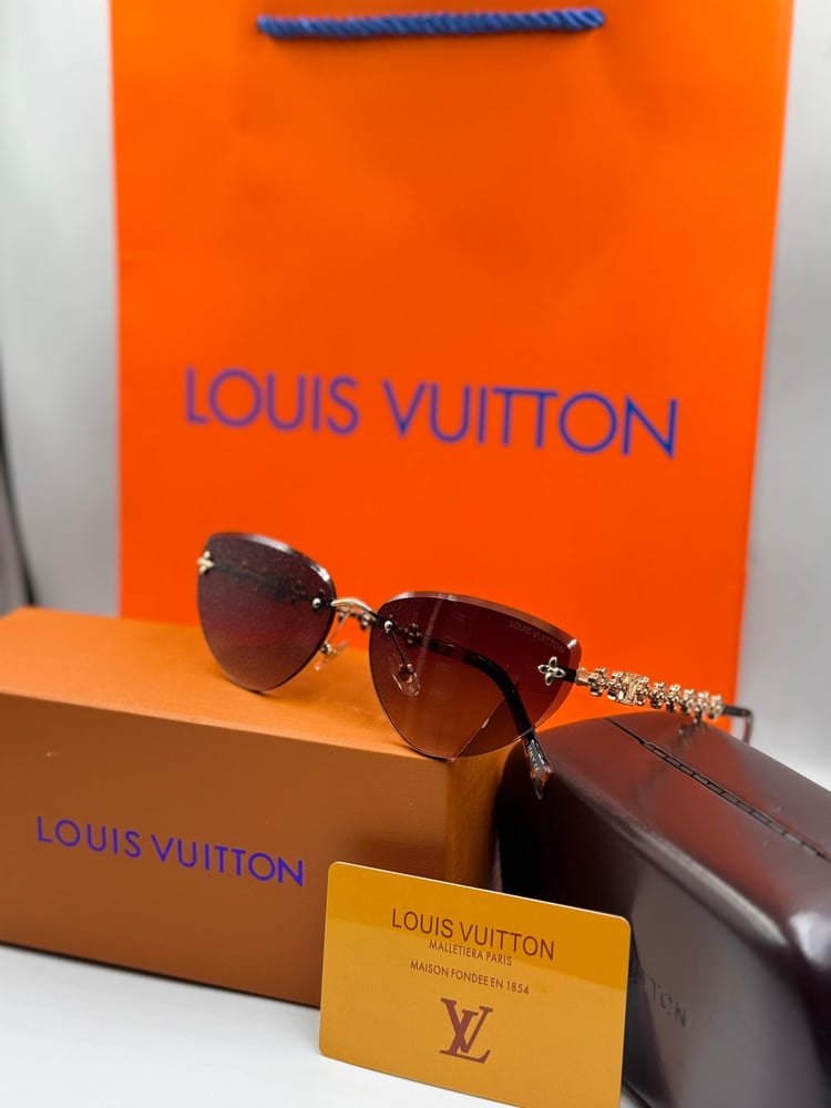 نظارة شمسية من ماركة LOUIS VUITTON كلاسيكية خالدة